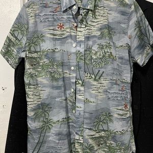 J Crew Chambray Hawaiian shirt - Excellent Condition - Size Medium Slim